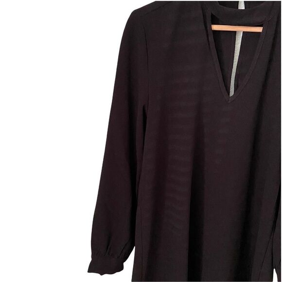 NEW Olivaceous Black Choker V-neck Dress in Size Medium - Picture 6 of 13